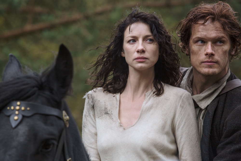 Jamie Fraser & Claire Randall (Sam Heughan & Caitriona Balfe) à cheval