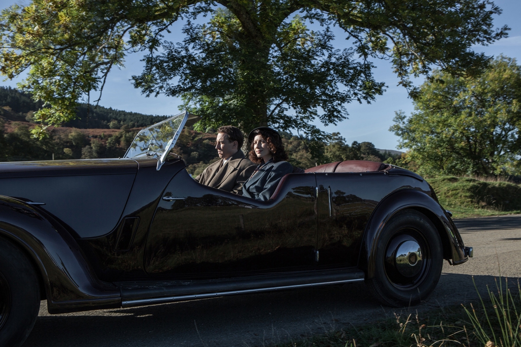 Franck & Claire Randall (Tobias Menzies & Caitriona Balfe) en voiture